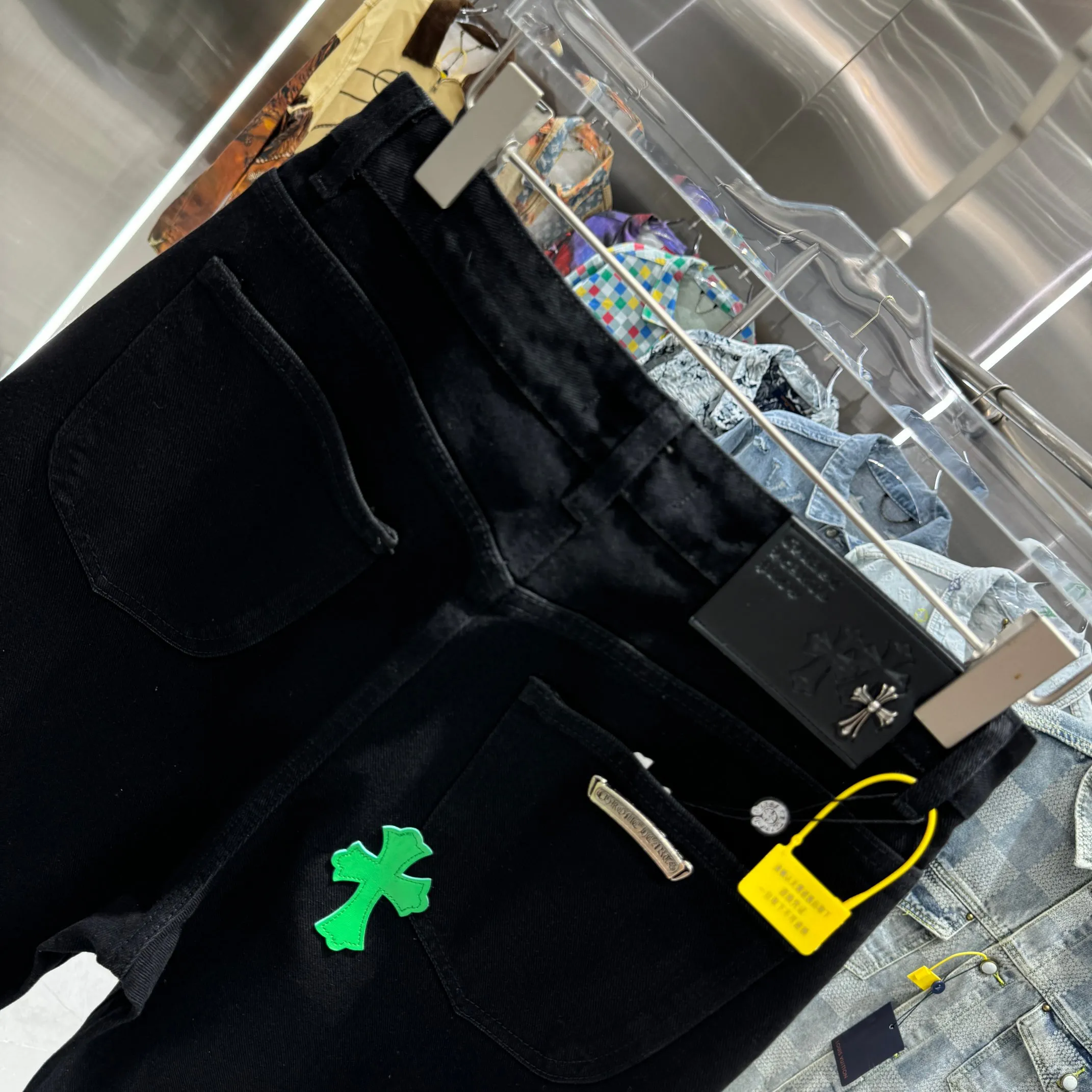 🅿️270 Crow Heart Cross Logo + Printed Logo Jeans 2025 latest product, original goods, washed casual jeans, imported original washed stretch fabric, comfortable and elastic, original hardware accessories decorated with logo, super correct version, extremely high grade, counter quality, fashionable and stylish upper body. The printing uses imported foam printing, customized buttons, YKK zippers. The complete set of accessories is customized by molding. Color: Black Size: S-XXL 28 30 32 34 36 code